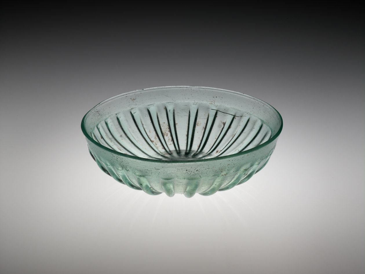 Ribbet glasskål, AD 100-200 (formblæst og skåret glas) af Roman