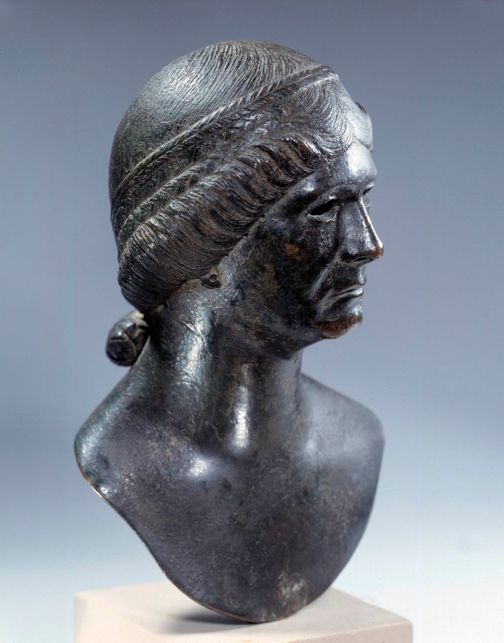Romersk kunst: bronze kvindes hoved. Begyndelsen af det 1. århundrede e.Kr. Paris, Louvre-museet af Roman