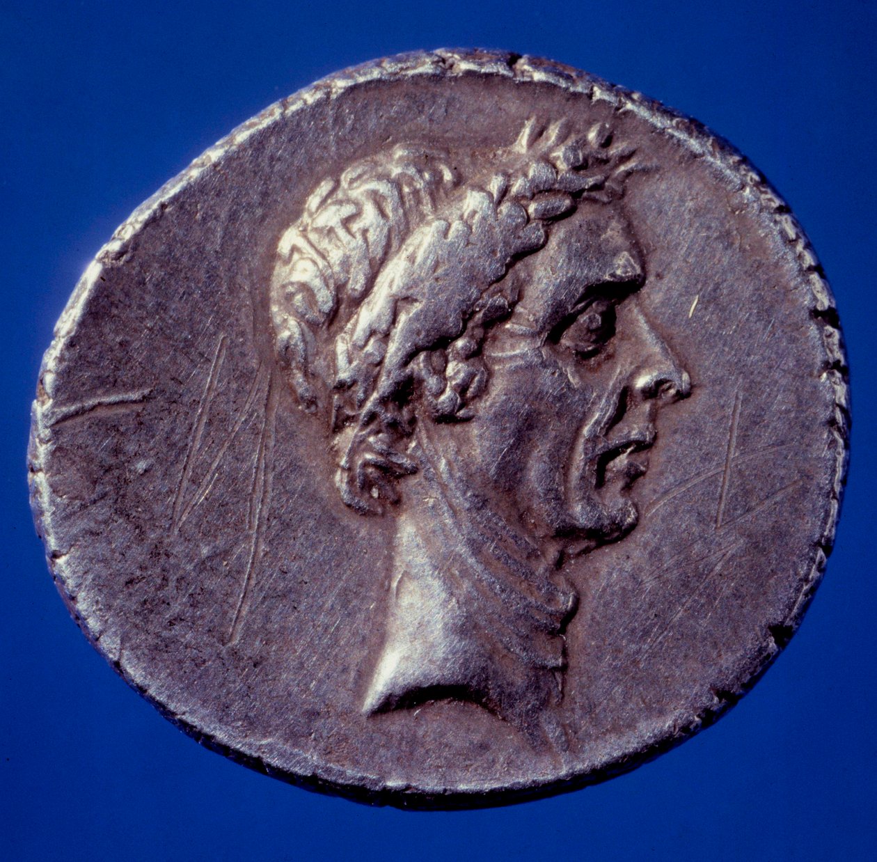 Romersk kunst: mønt med billedkunst af Jules Cesar (100-44 f.Kr.) - Paris, BN af Roman