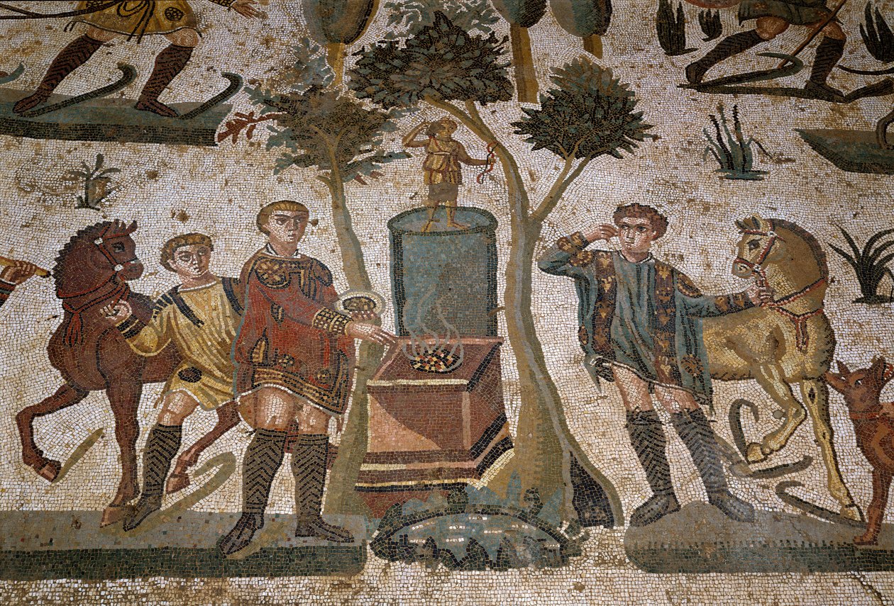 Romersk kunst: detalje af mosaikken "" Den lille jagtdel"" Jægere nær et alter dedikeret til kulten af Diana, jagtguden. 315-350 e.Kr. Piazza Armerina, Villa Romana del Casale af Roman