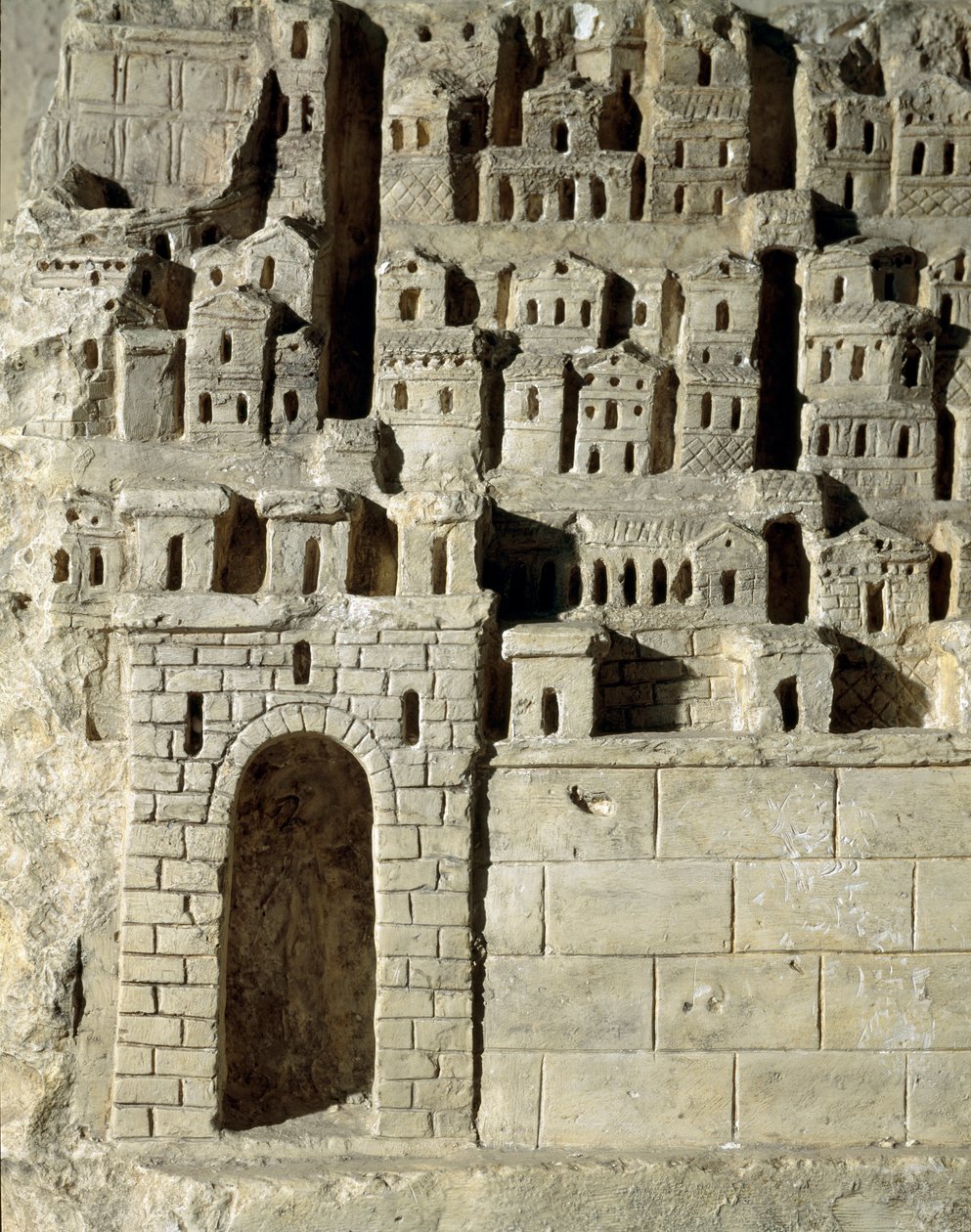 Romersk kunst: lavrelief, der repræsenterer en by. 2. århundrede e.Kr. (lavt relief) af Roman