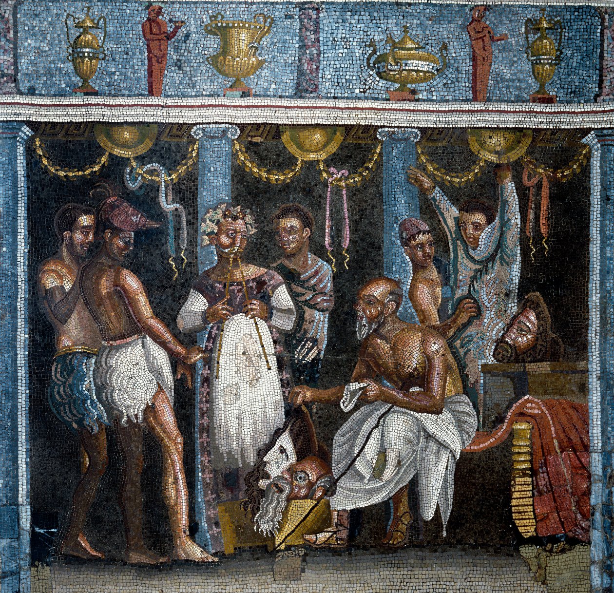 Romersk kunst: forberedelser til et satirisk drama. Mosaik. 70 e.Kr. Fra Pompeji, hjemsted for den tragiske digter. Svag. 58x59 cm Napoli, Museo Archeologico Nazionale - Romersk kunst: en teatralsk gruppe, der lægger op til et satirisk drama. Mosaik. 70 e. af Roman