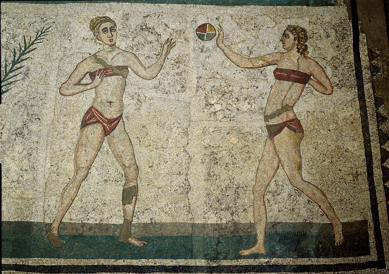 Romersk kunst: unge kvinder spiller bold. Unge romere engageret i fysiske øvelser. De bærer et lændeklæde om nyrerne og en strophium af Roman