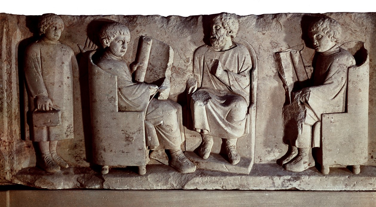 romersk civilisation. Relief, der viser skolescenen. Trier, tidligere kendt på engelsk som Treves er en by i Tyskland ved bredden af Mosel, erobret af romerne i det sidste 1. århundrede f.Kr. og omdøbt til Trevorum af Roman