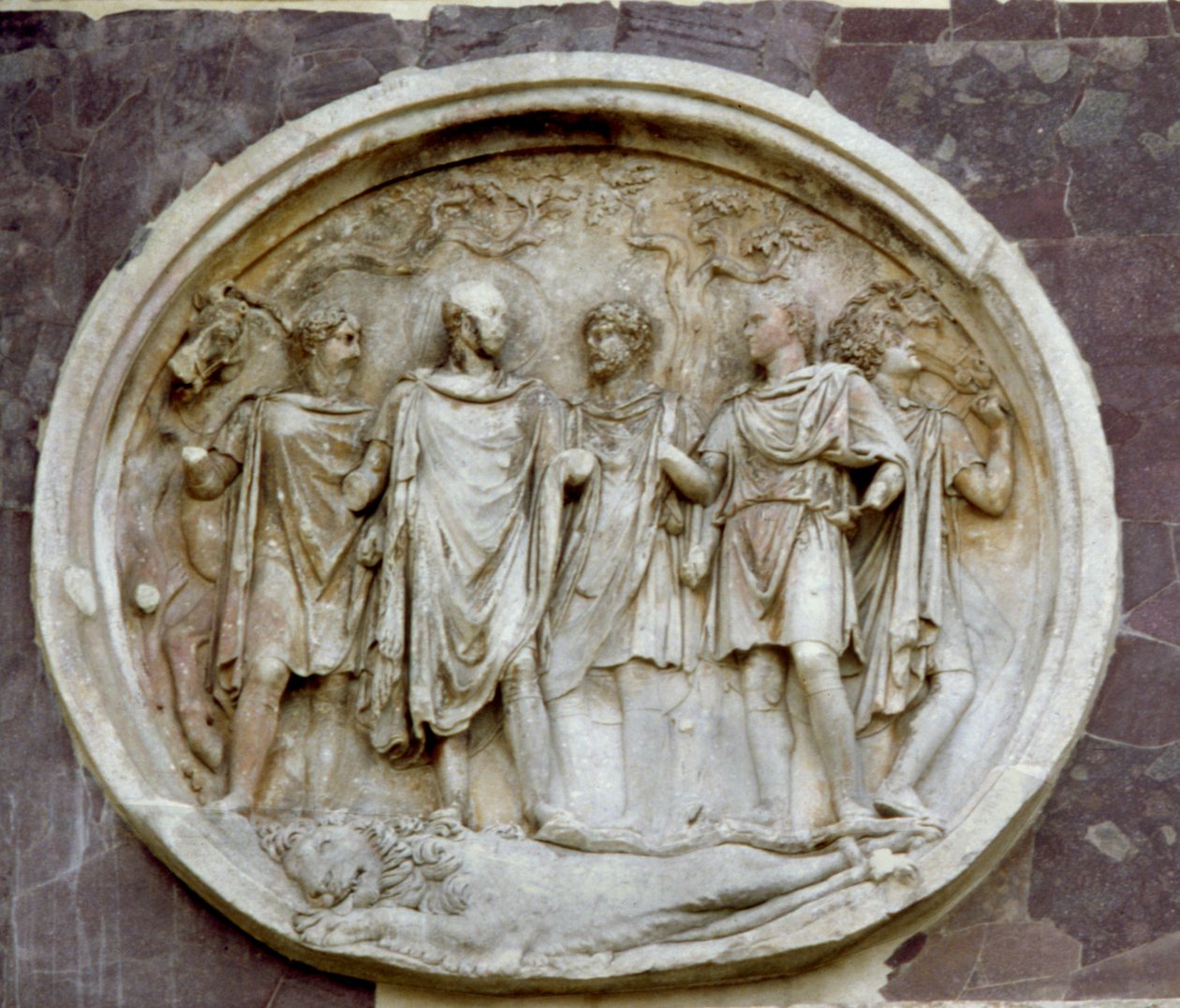 Rundtavle med Hadrianus, fra Konstantins bue (marmor) af Roman
