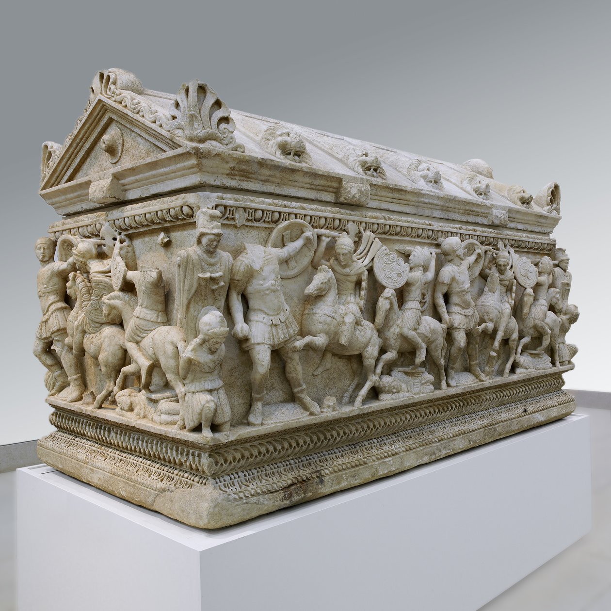 Sarkofag skildrer et slag mellem soldater og amasoner, 140-170 e.Kr. (marmor) af Roman