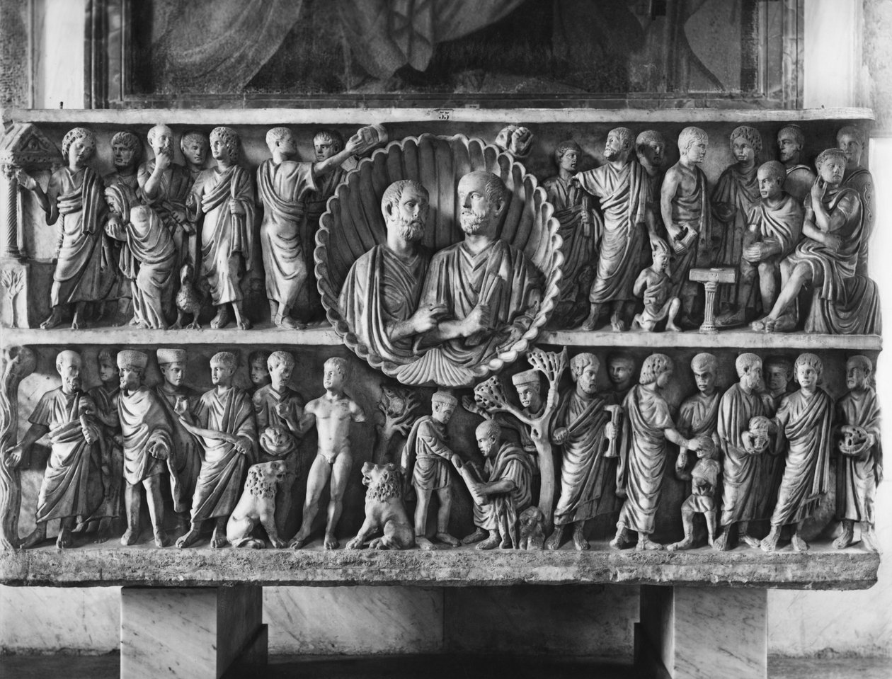 Sarkofag, kendt som den af de to brødre, skildrer scener fra Det Gamle og Nye Testamente, midten af det 4. århundrede (marmor) af Roman