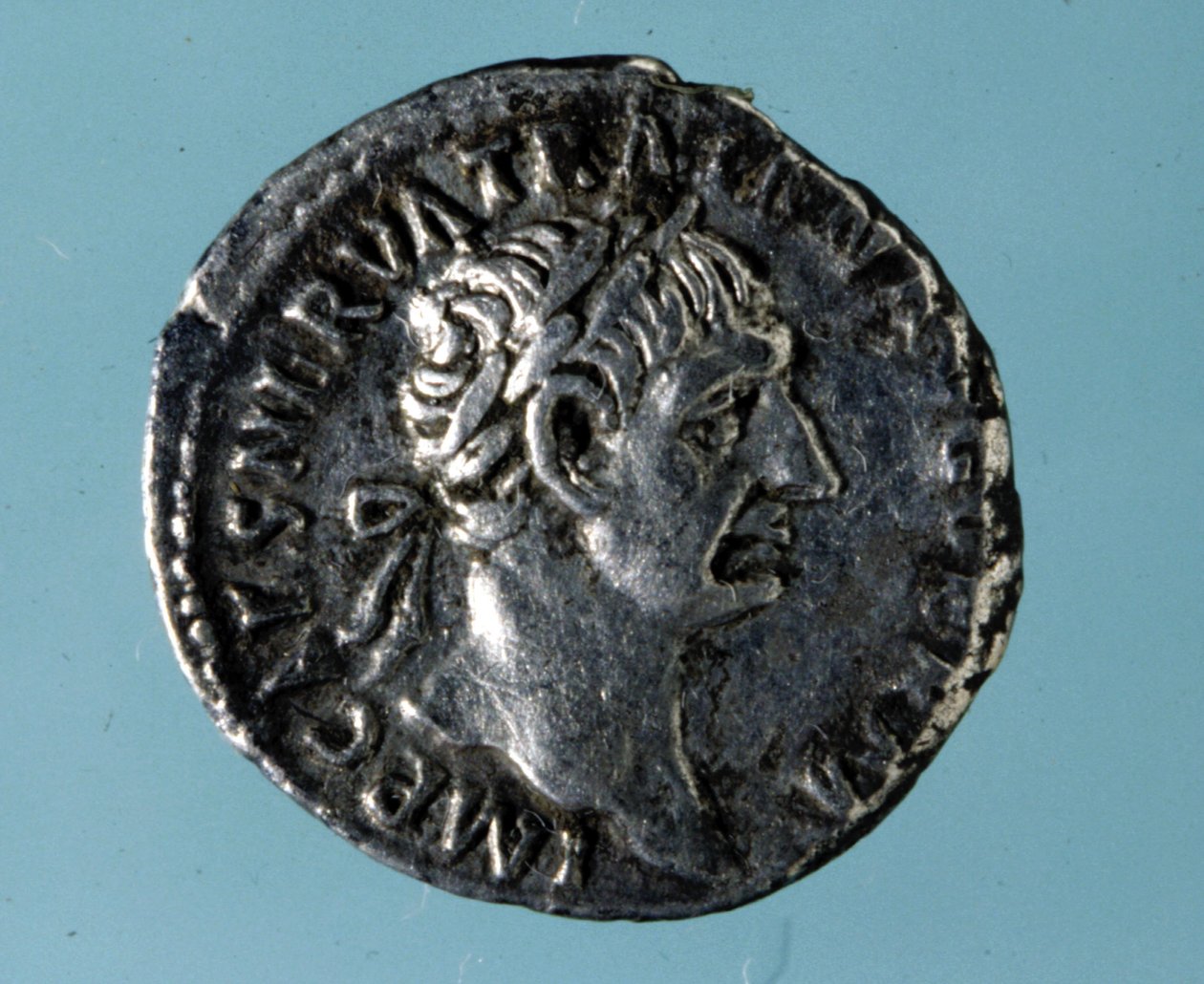 Sølvmønt med billede af den romerske kejser Nerva (26 - 98). af Roman