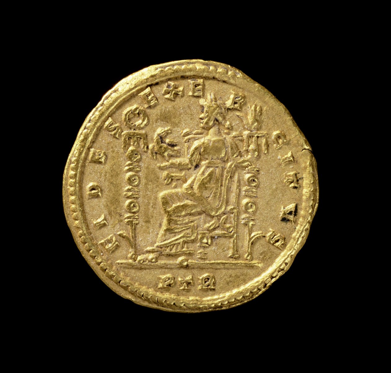 Solidus (omvendt) af Konstantin I, den Store (306 e.Kr.-337 e.Kr.) forestillende Fides siddende til venstre på tronen. Indskrift: FIDES EXERCITVS (guld) (for forside se 119150) af Roman