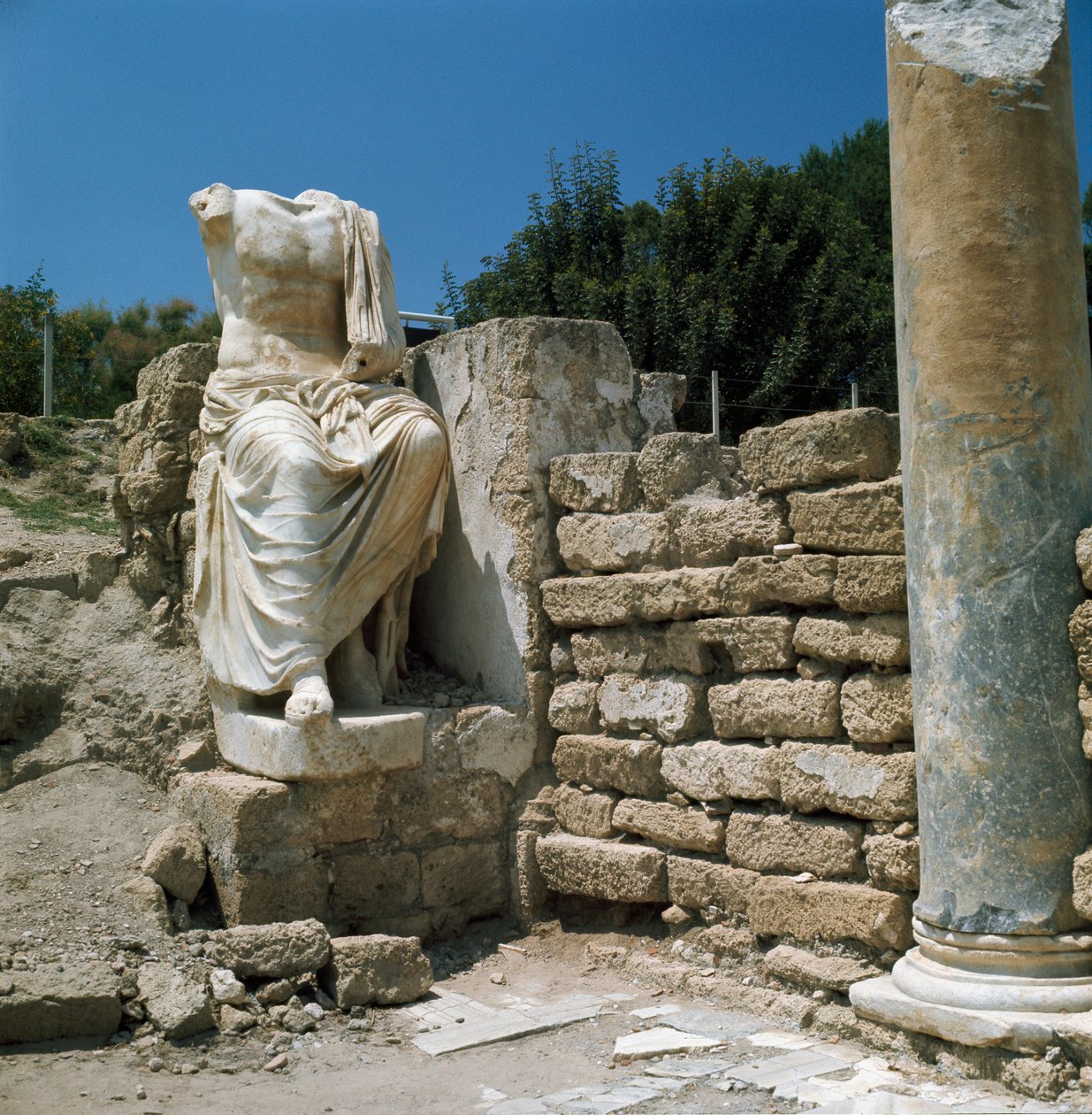 Statue og arkæologiske levn af Roman