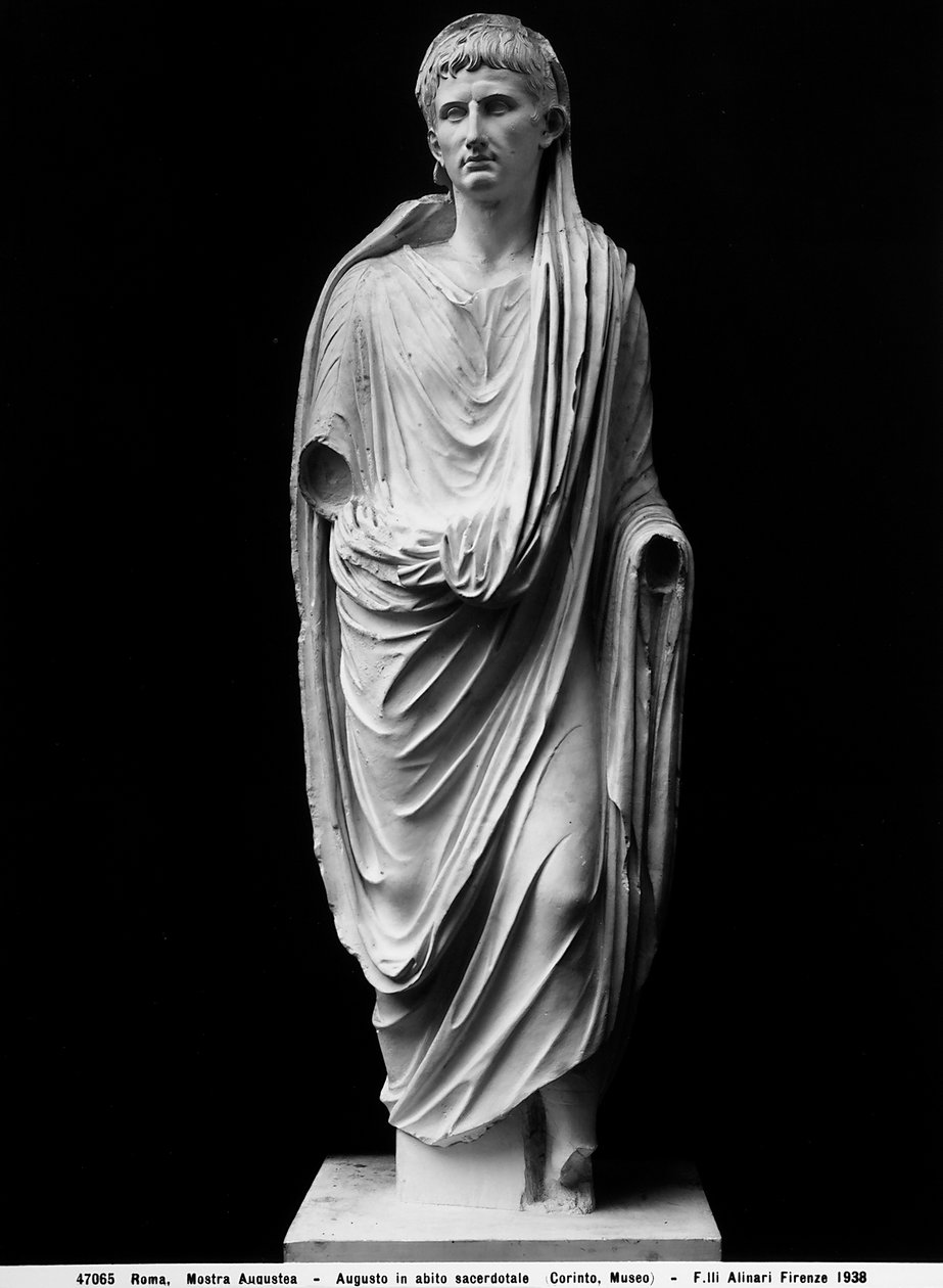 Statue af kejser Augustus i præstedragt (marmor) af Roman