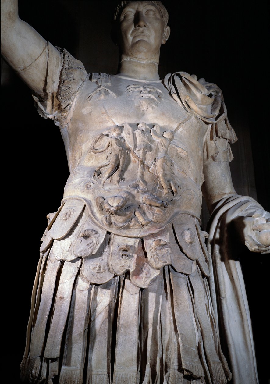 Statue af den romerske kejser Trajan (Marcus Ulpius Traianus eller Traiano) (53-117 e.Kr.) stående, slagskib. Detalje af rustningen, der repræsenterer kejser Domitian (Domiziano eller Domitianus) (51-96). Omkring 108 e.Kr. Søn 2 m Paris, Louvre-museet af Roman
