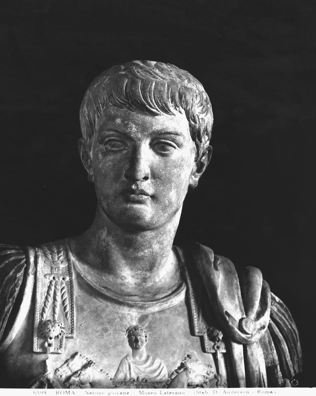 Statue af den unge Nero (37-68 e.Kr.) c.54 (marmor) (s/h foto) (detalje) af Roman