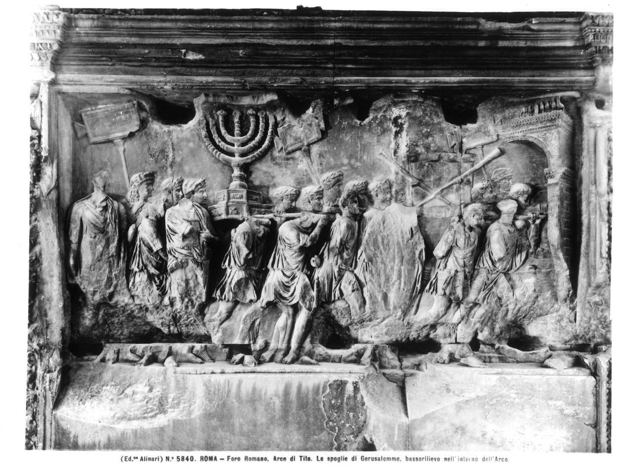 Titusbuen, detalje af tempelskattene, der blev båret efter plyndringen af Jerusalem i 70 e.Kr., 81 e.Kr. (sten) (s/h foto) af Roman