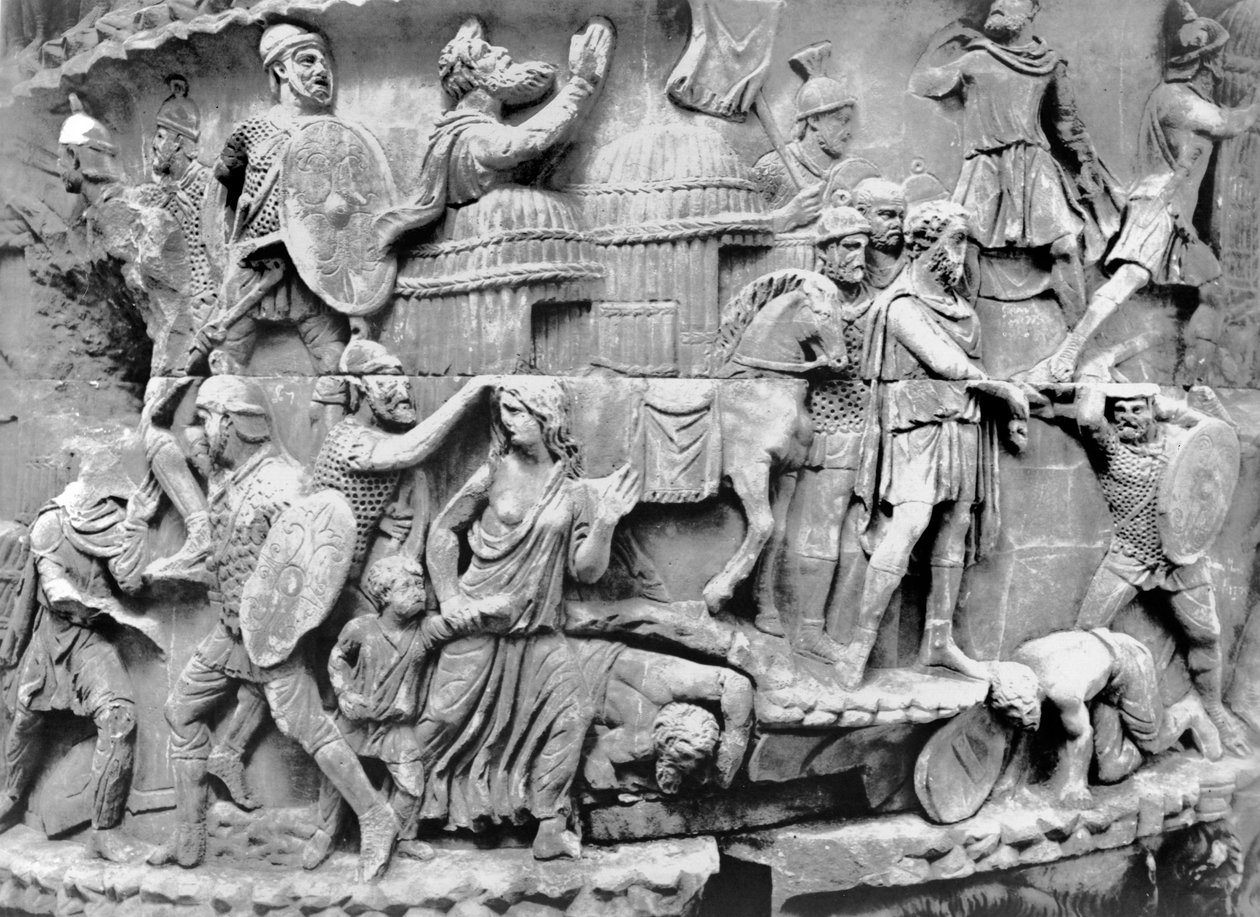 Kejseren ankommer til en landsby, mens den bliver plyndret, detaljer fra kolonnen af Marcus Aurelius, AD 180-196 (marmor) (s/h foto) af Roman