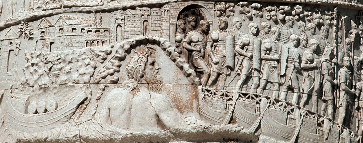 De romerske legioner sejler i Ancona under beskyttelse af Neptun. Detalje af søjlen af Trajan (søjle Trajane) (Colonna Traiana) i Rom bygget under kejser Trajans regeringstid (53-117). Trajane-søjlen mindes emens sejrrige kampagner af Roman