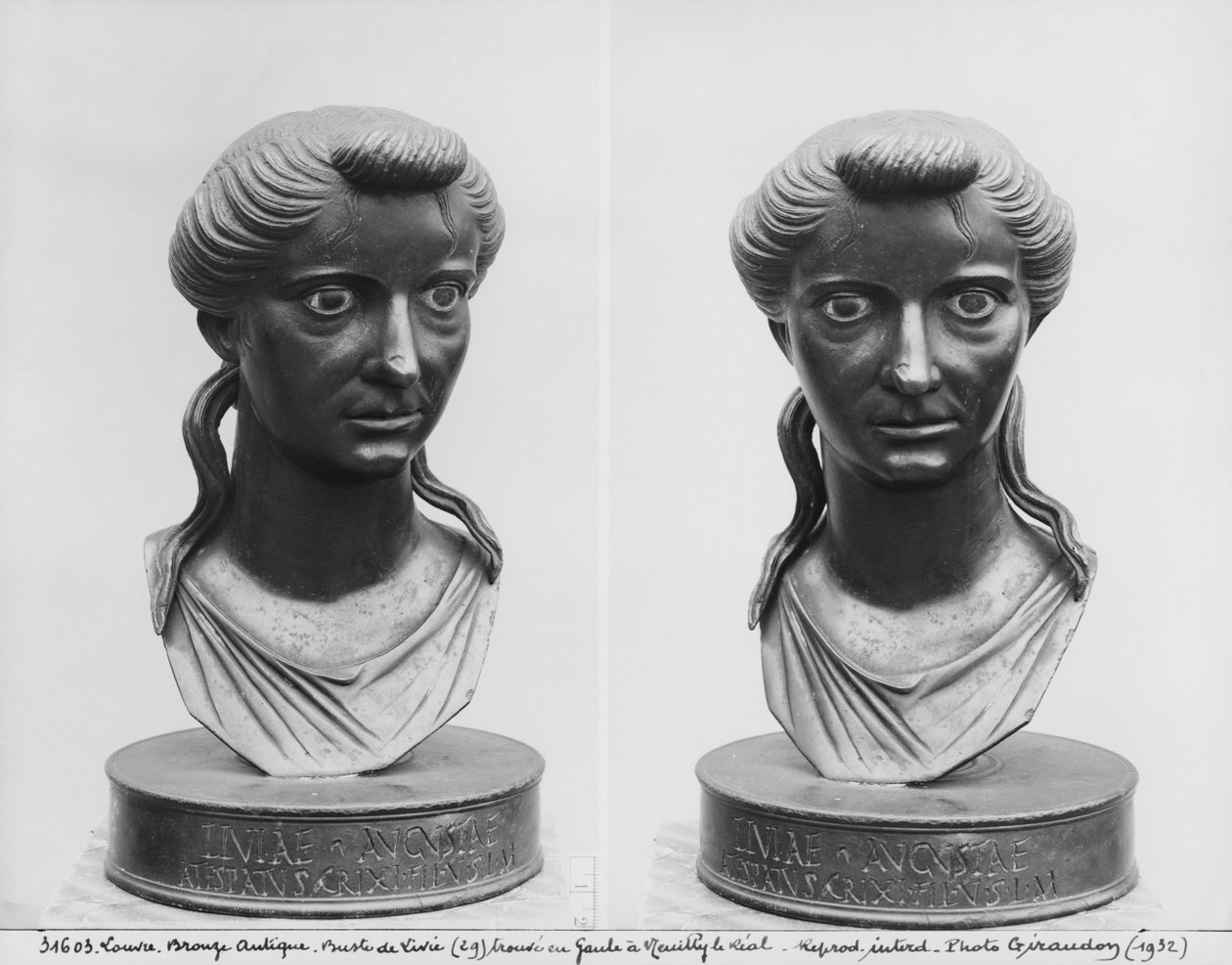 To visninger af en buste af Livia (58 f.Kr.-29 e.Kr.) (bronze) af Roman