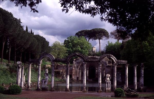 Udsigt over Canopus-kanalen, bygget i 118-128 AD (foto) af Roman