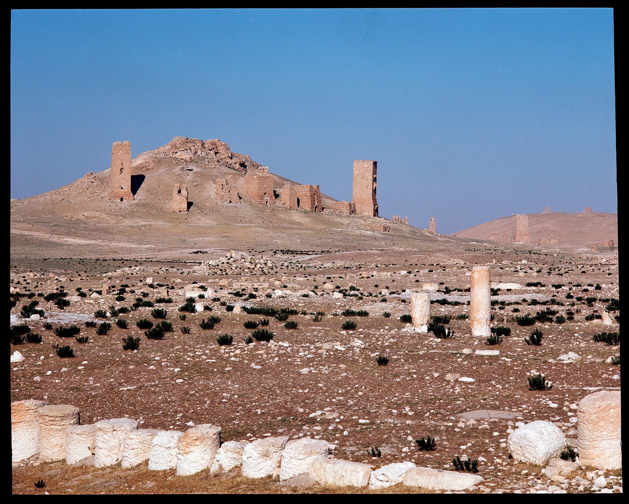 Udsigt over Iamblichus og Elahbels tårngrave (Fotografi) af Roman