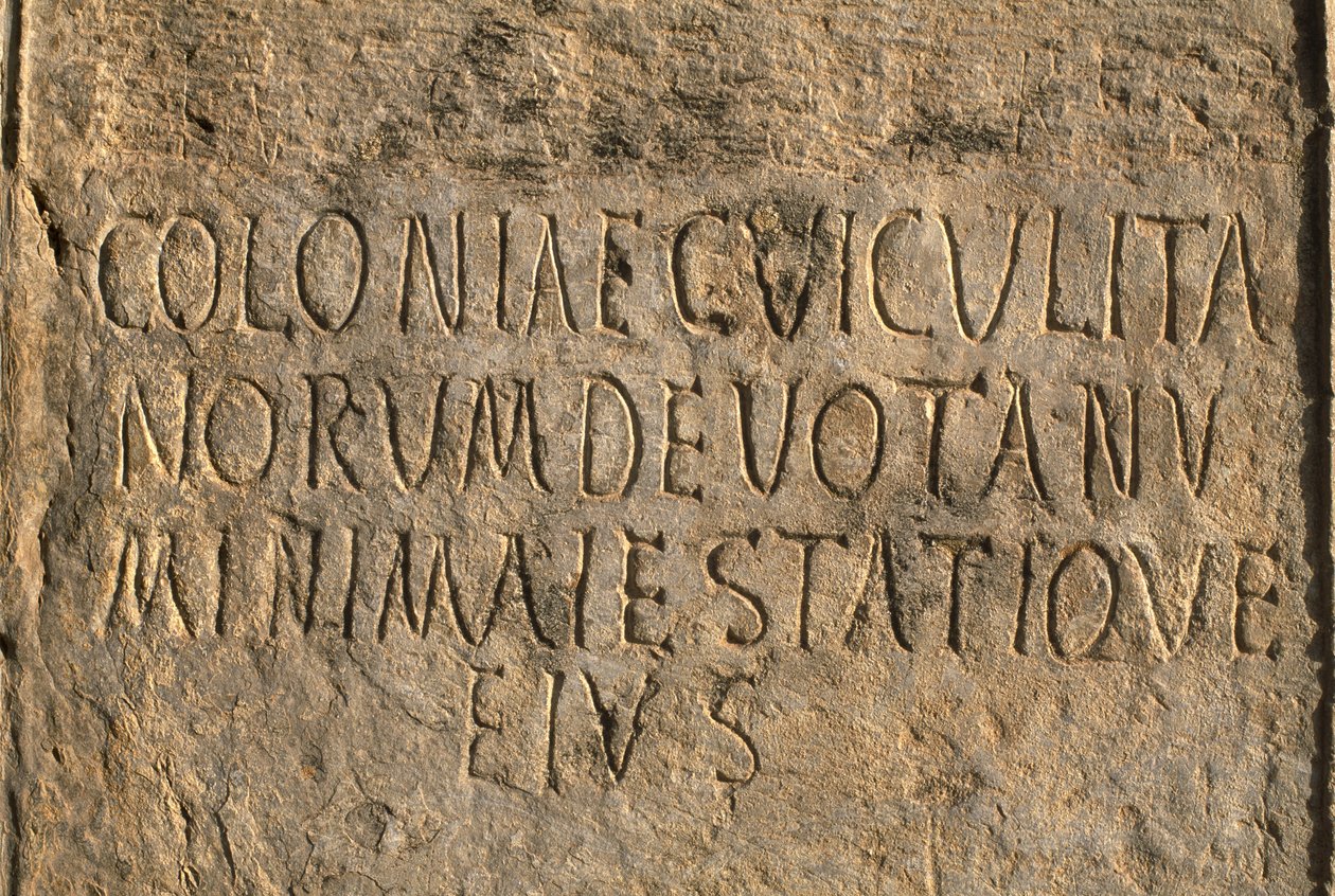 Latinsk inskription med navnet på kolonien Cuicul, højkejsertid (27 f.Kr.-395 e.Kr.) af Roman Imperial Period