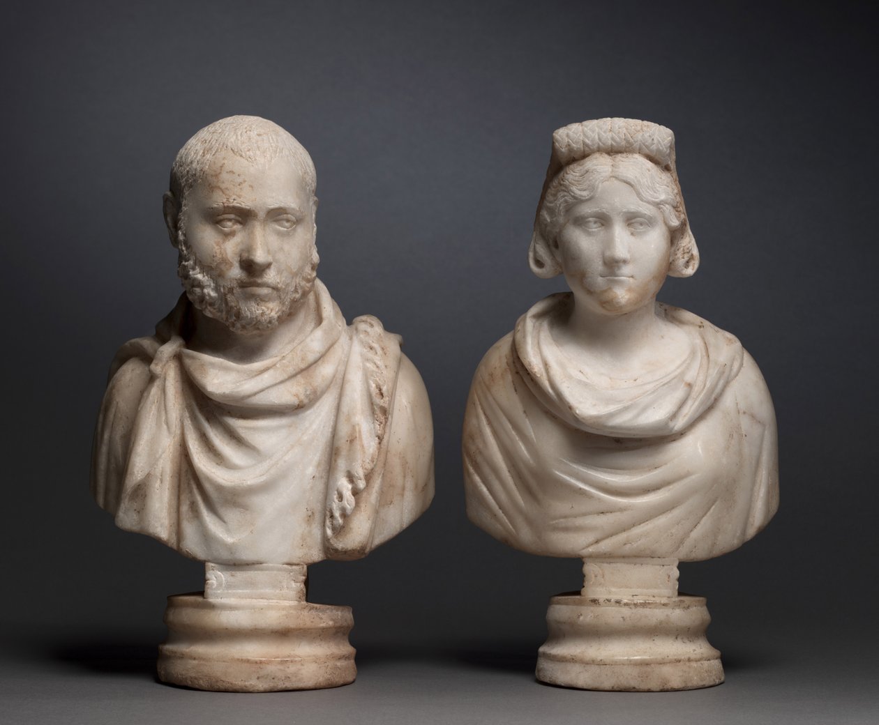 Portrait Bust of an Aristocratic Man and Portrait Bust of an Aristocratic Woman, 280-290dani af Roman Imperial Period