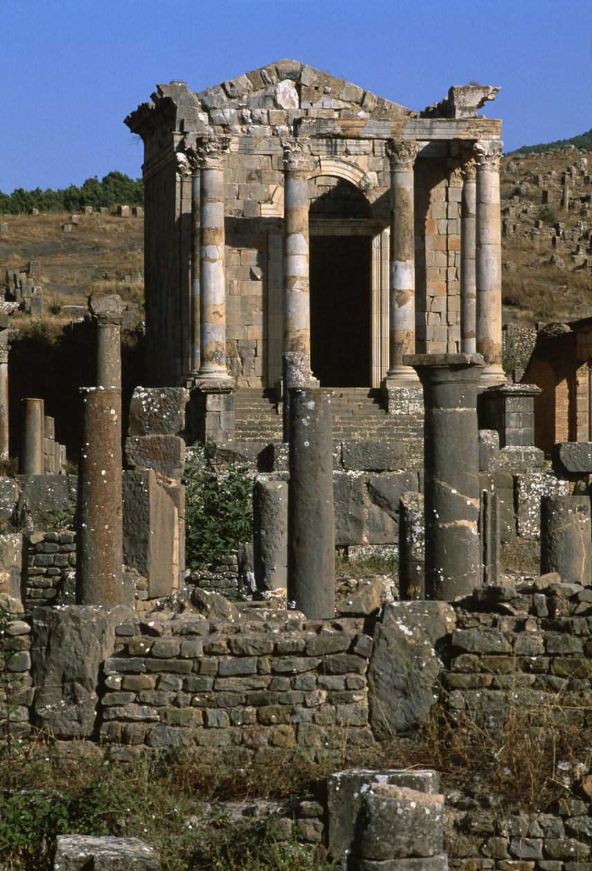 Udsigt over Septimian-familiens tempel, højkejsertid (27 f.Kr.-395 e.Kr.) (se også 267063 og 267064) af Roman Imperial Period
