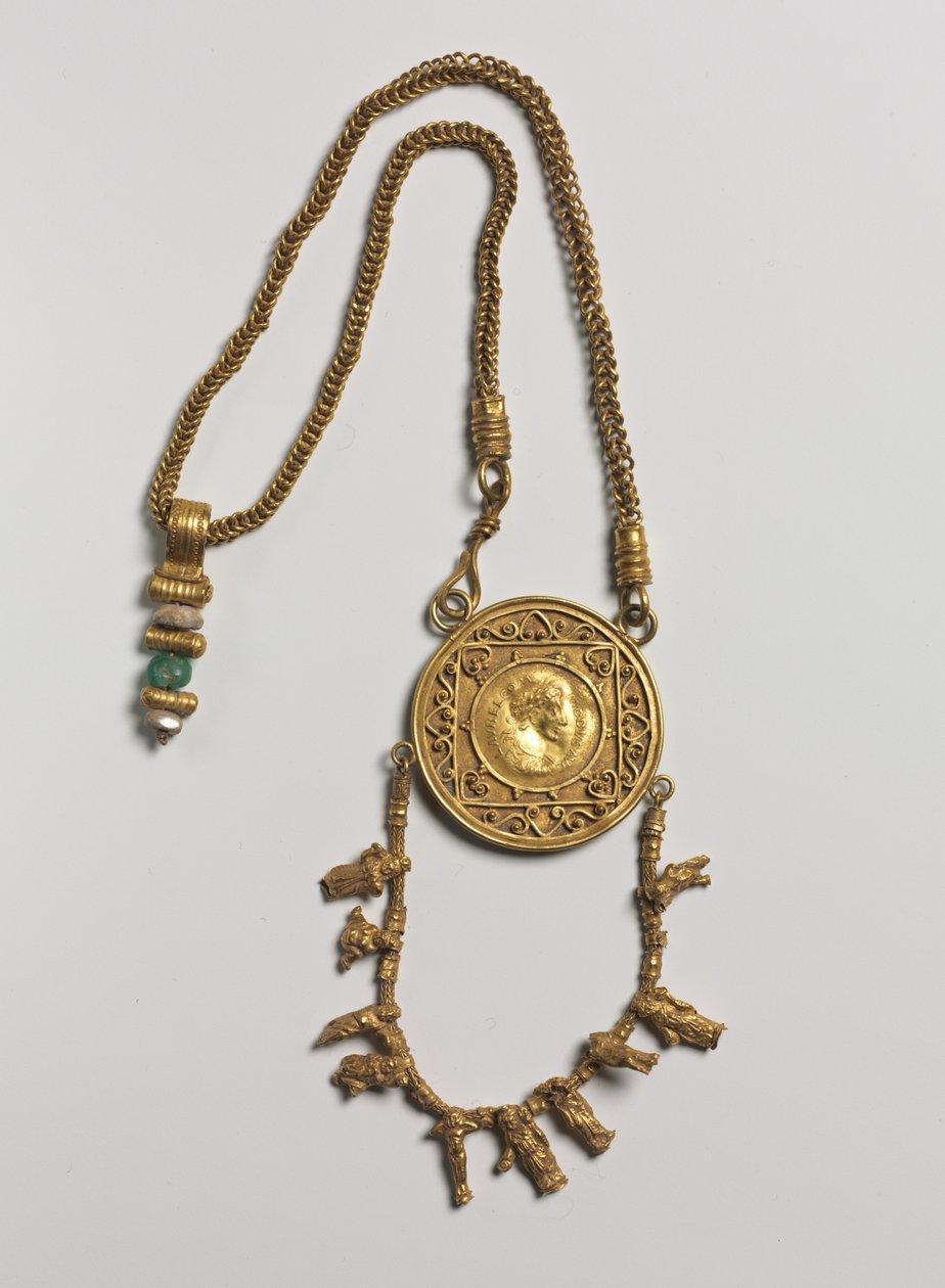 Krave med medaljon og vedhæng, 200-300 af Roman Period Egyptian