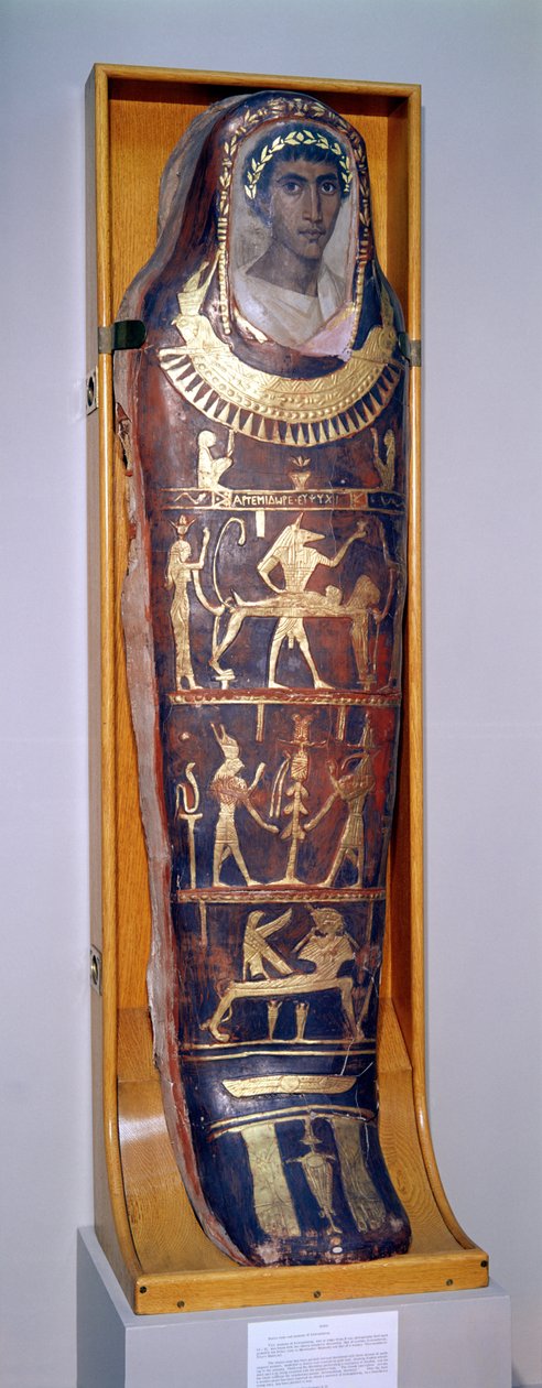 Malet og forgyldt mumiekasse af Artemidorus med enkaustisk portræt i hellenistisk stil, fra Hawara (malet og forgyldt stuk) (se også 46817 og 26166) af Roman Period Egyptian