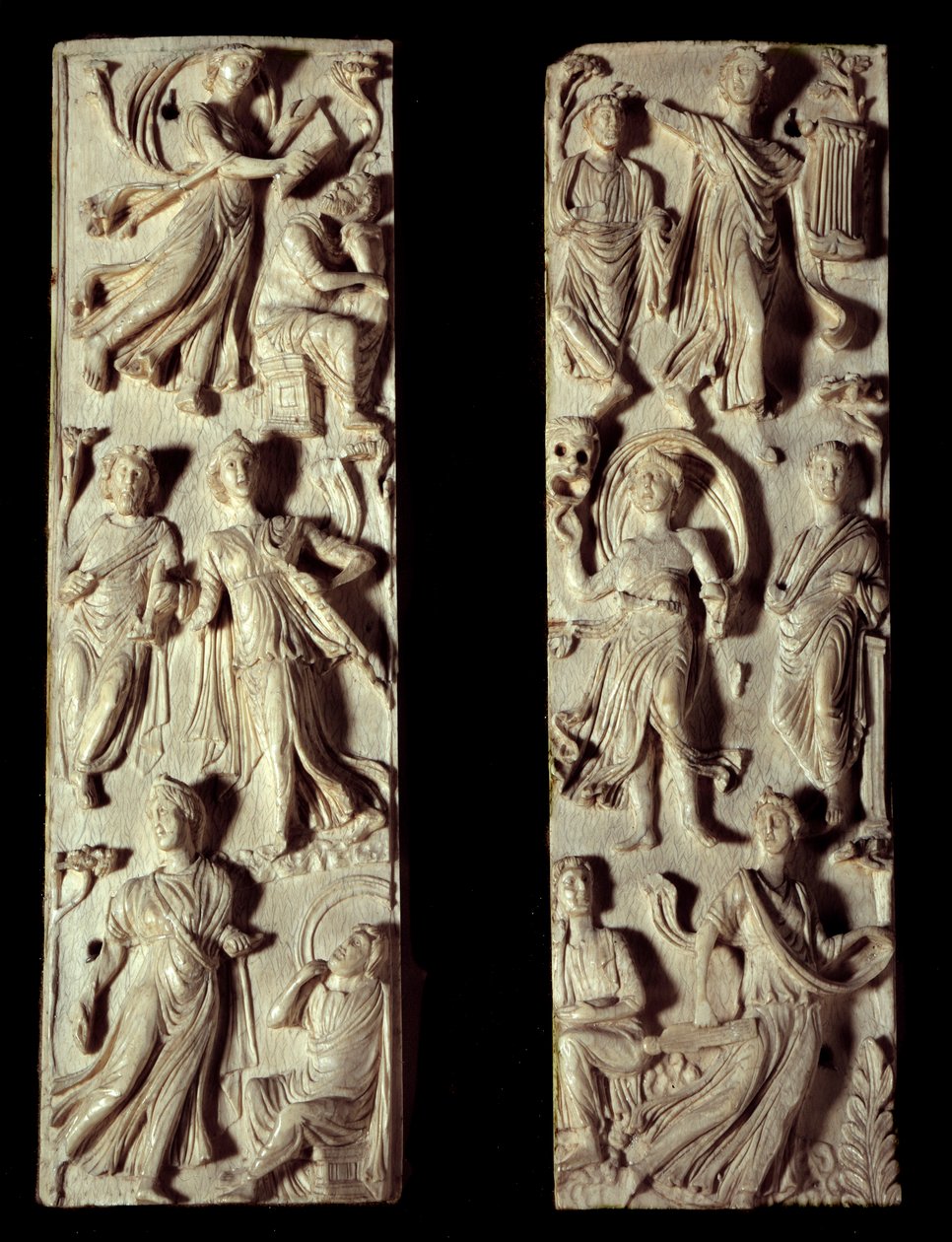 Det antikke Rom: udskåret diptykon i elfenben, der repræsenterer seks muser og seks digtere (eller filosoffer). 5. århundrede efter JC. Paris, Louvre-museet af Roman Roman
