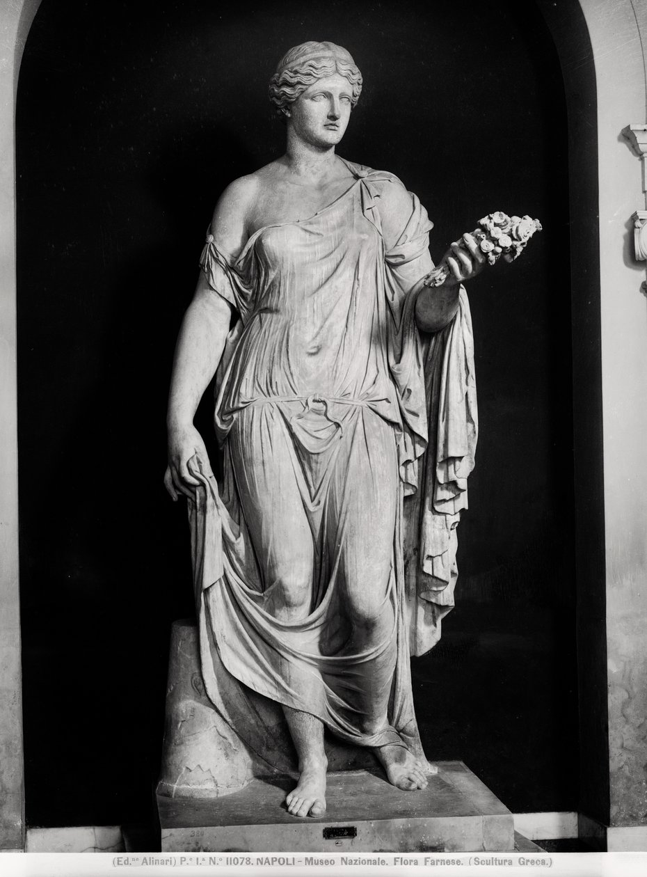 Kvindestatue kaldet Flora Farnese, 2.-3. århundrede e.Kr. (marmor) (s/h-foto) af Roman Roman