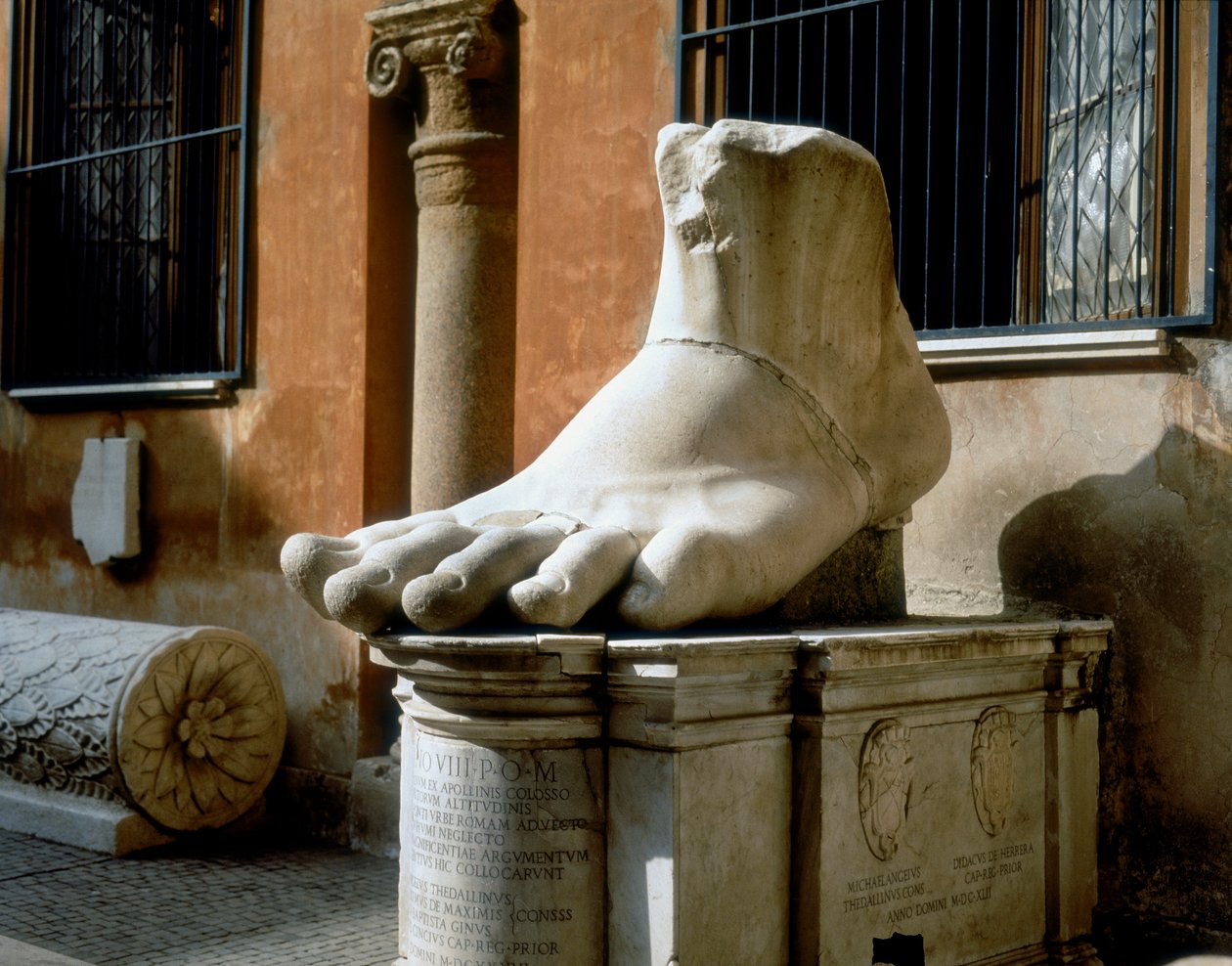 Venstre fod, fra Konstantins koloss (marmor) af Roman Roman