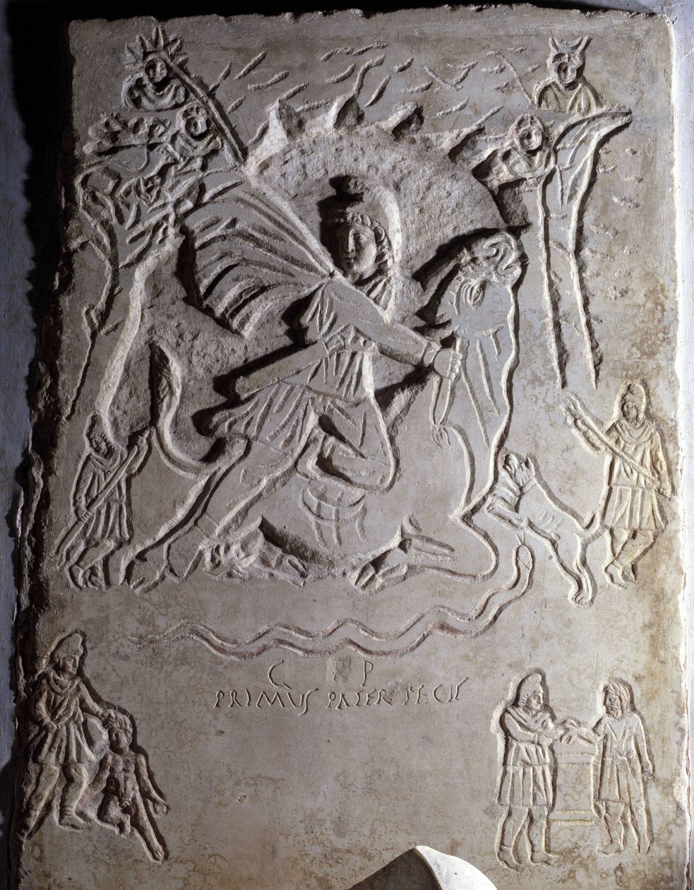 Lavt relief, der repræsenterer ofringen af Mithra (en ung mand, der slagter en tyr). Musei Capitolini, Rom. af Roman Roman