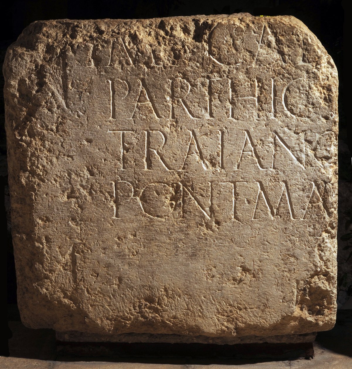 En del af en større hadrianisk inskription, 2. århundrede e.Kr. (sten) af Roman Roman