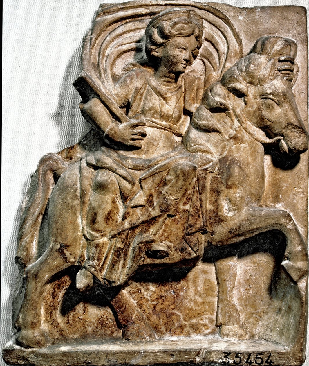Romersk kunst: gudinden Epona, guddom af gallisk oprindelse, protektor for ryttere og rejsende. Kalkstensstele fundet i Gannat (Allier), Auvergne. Saint Germain en Laye. Museum for Nationalantikvarier, af Roman Roman