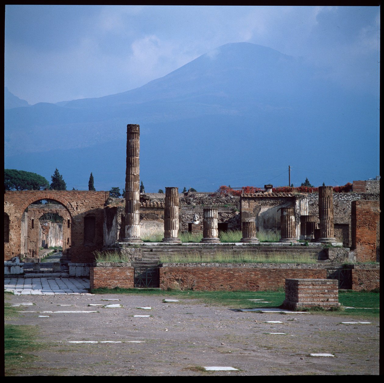 Romersk kunst: udsigt over forummet, det arkæologiske sted i Pompei (1. århundrede f.Kr.-1. århundrede e.Kr.) Italien (romersk kunst: udsigt over forummet Pompeji af Roman Roman