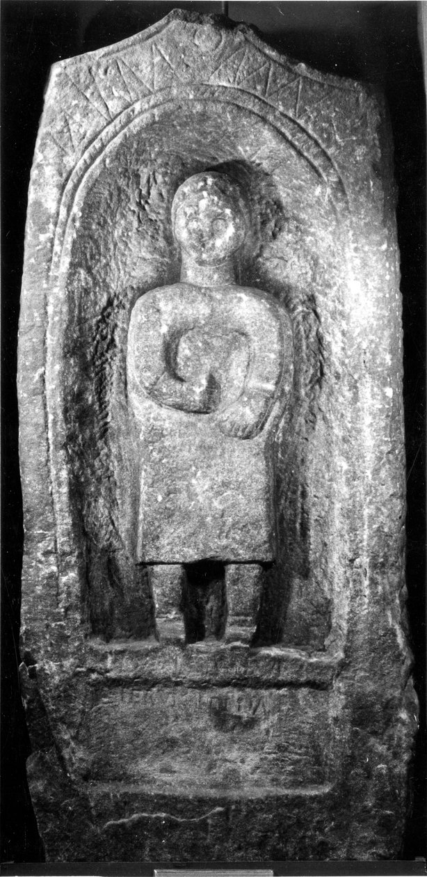 Romersk gravsten med begravelsesindskrift for Pervica (sandsten) af Roman Roman