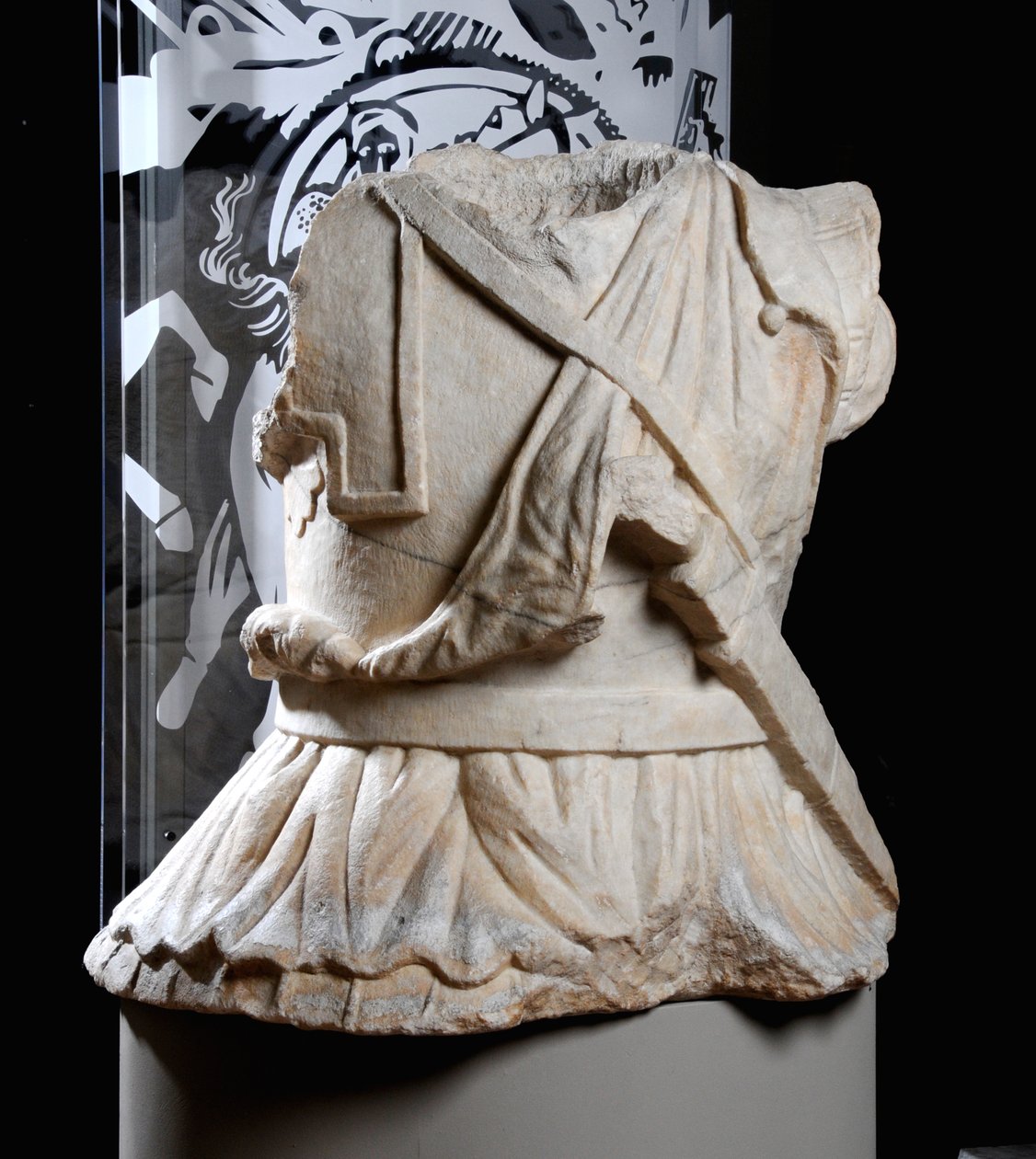 Skulpteret torso af en kavalerist (marmor) (se også 371176) af Roman Roman