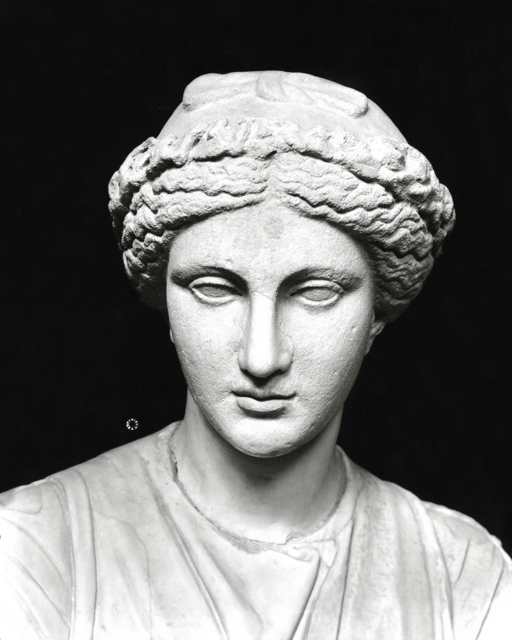 Statue af Clio holder en rulle, detalje af hovedet (sten) (s/h foto) (se også 161938) af Roman Roman