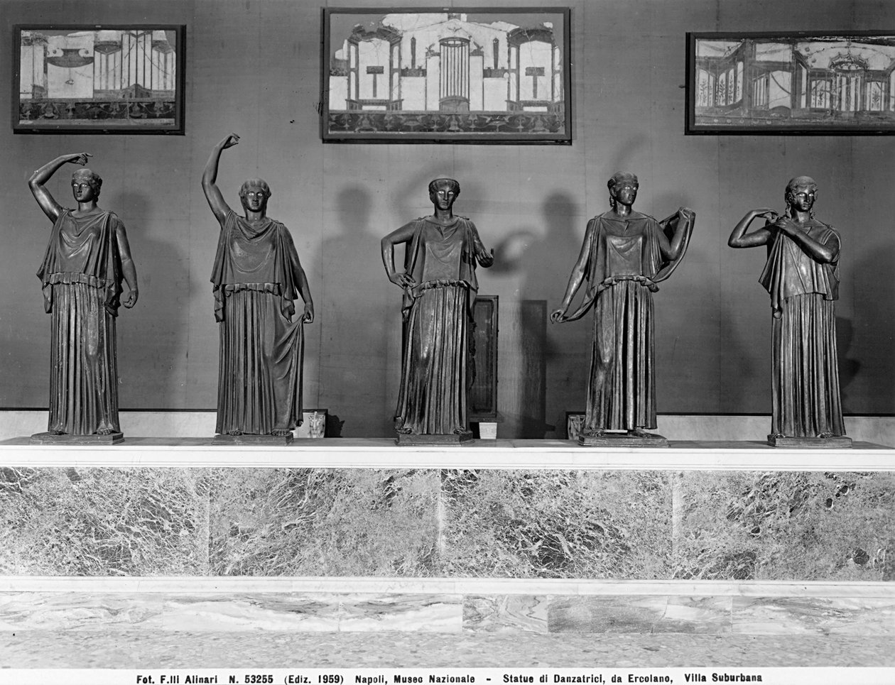 Statuer af dansere. Udstillet fra en forstadsvilla til Herculaneum af Roman Roman