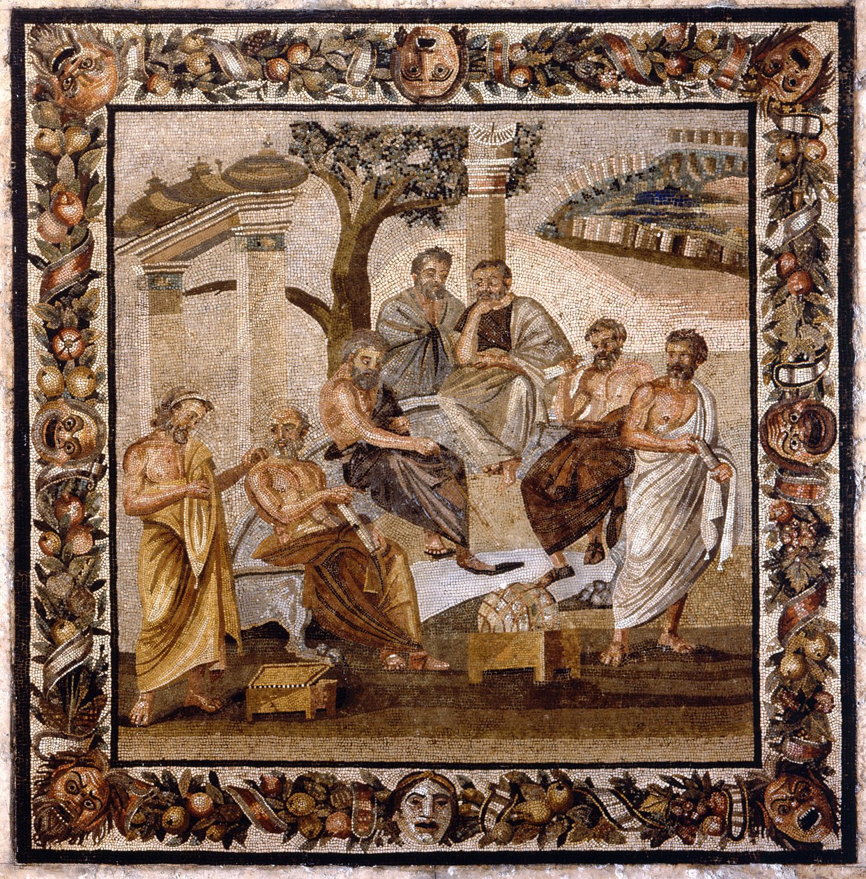 Akademiet af Platon: filosoffen, der sidder i midten, underviser en gruppe disciple fra Akademiet i Athen (grundlagt af ham selv i 378 f.Kr.) - Mosaik fundet i Boscotrecase, nu udstillet på Nationalmuseet, Napoli af Roman Roman