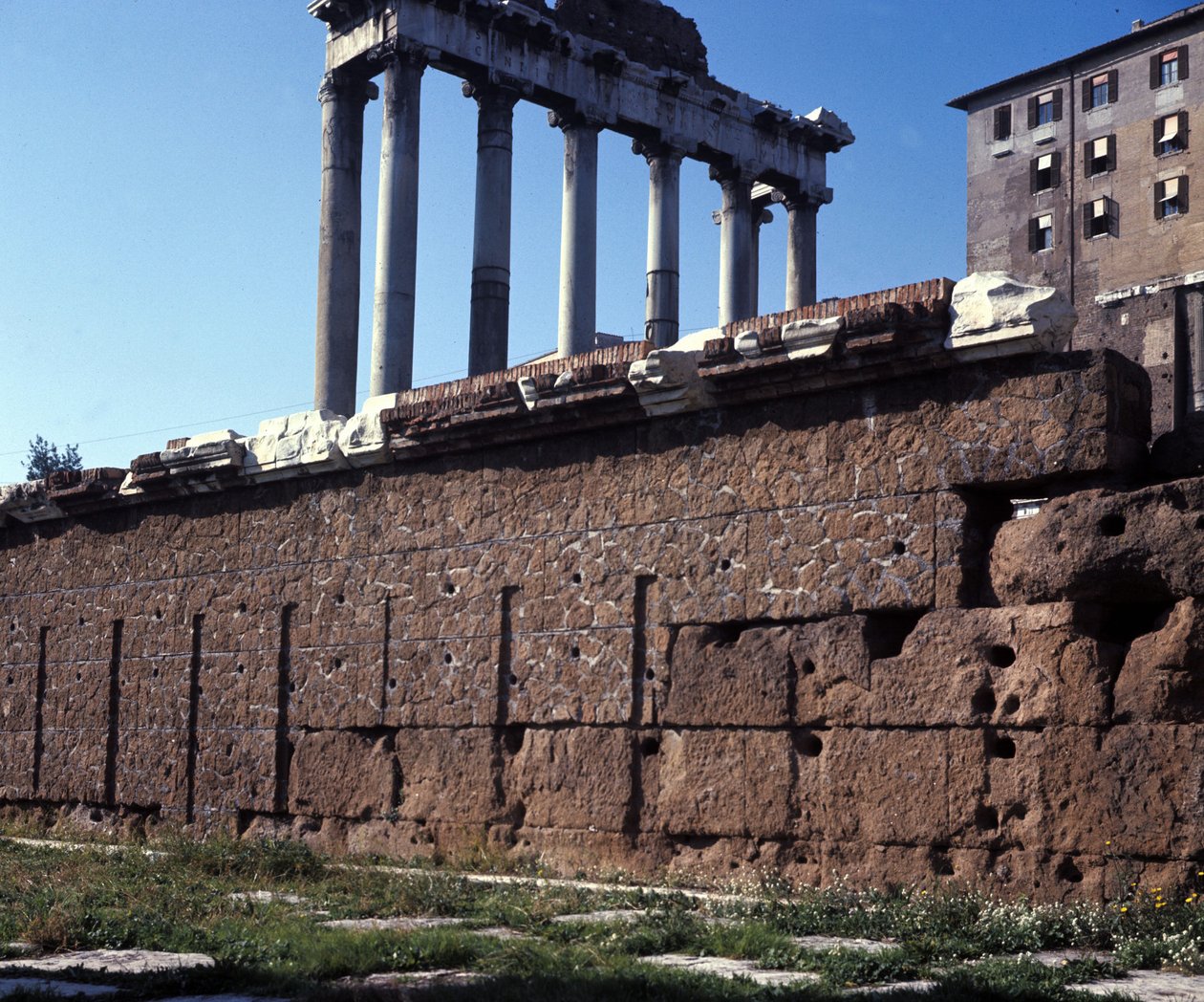 Rostres af Forum Romanum. Rom af Roman Roman