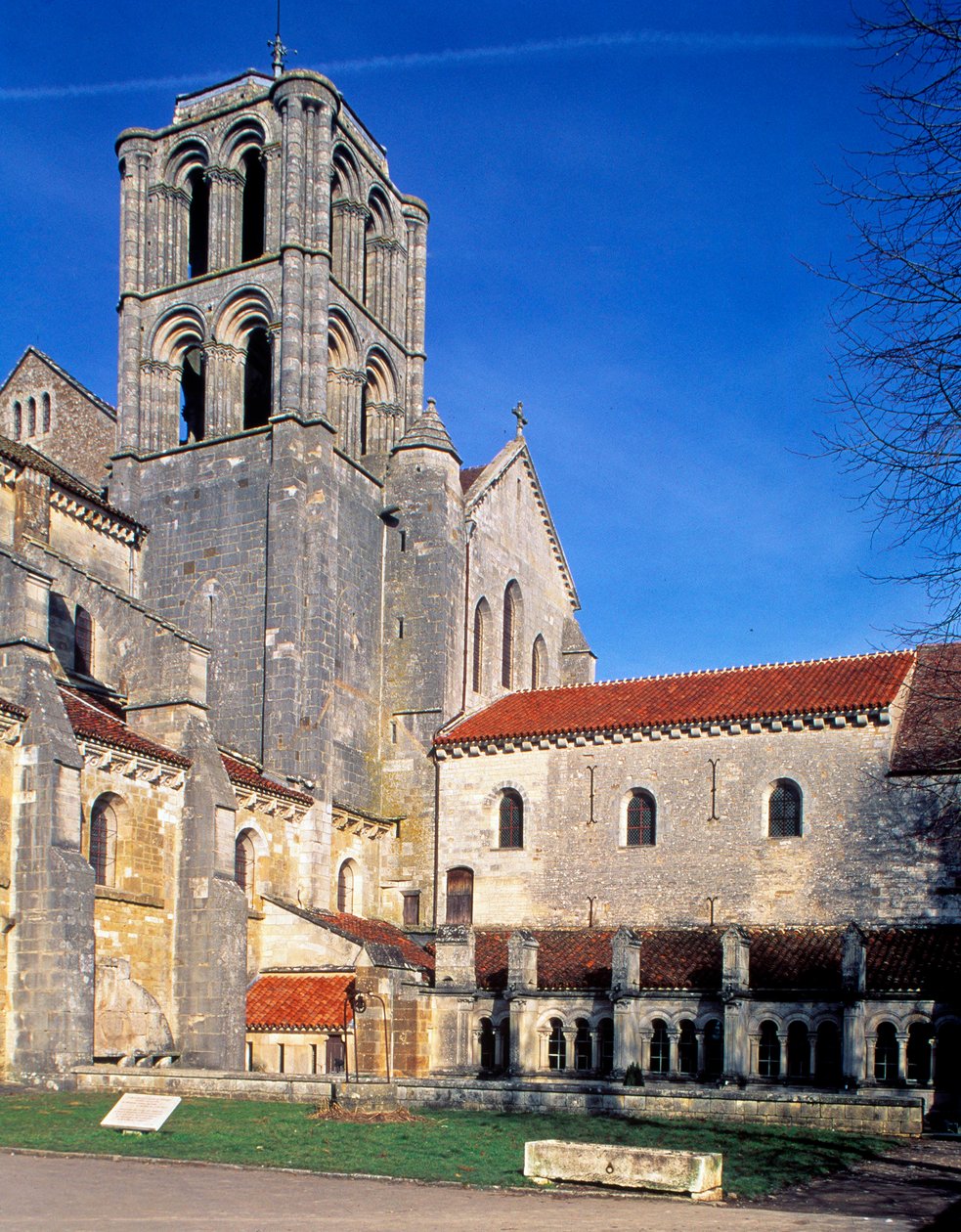 Basilica of Vezelay (Yonne, Bourgogne), udsigt udefra af Romanesque