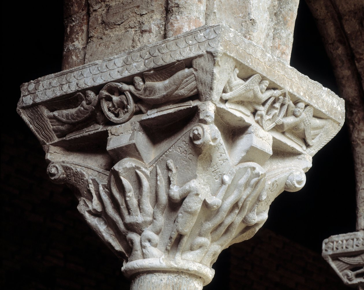 Kapital, der repræsenterer de tre jøder i den brændende ovn (skulptur af Romanesque
