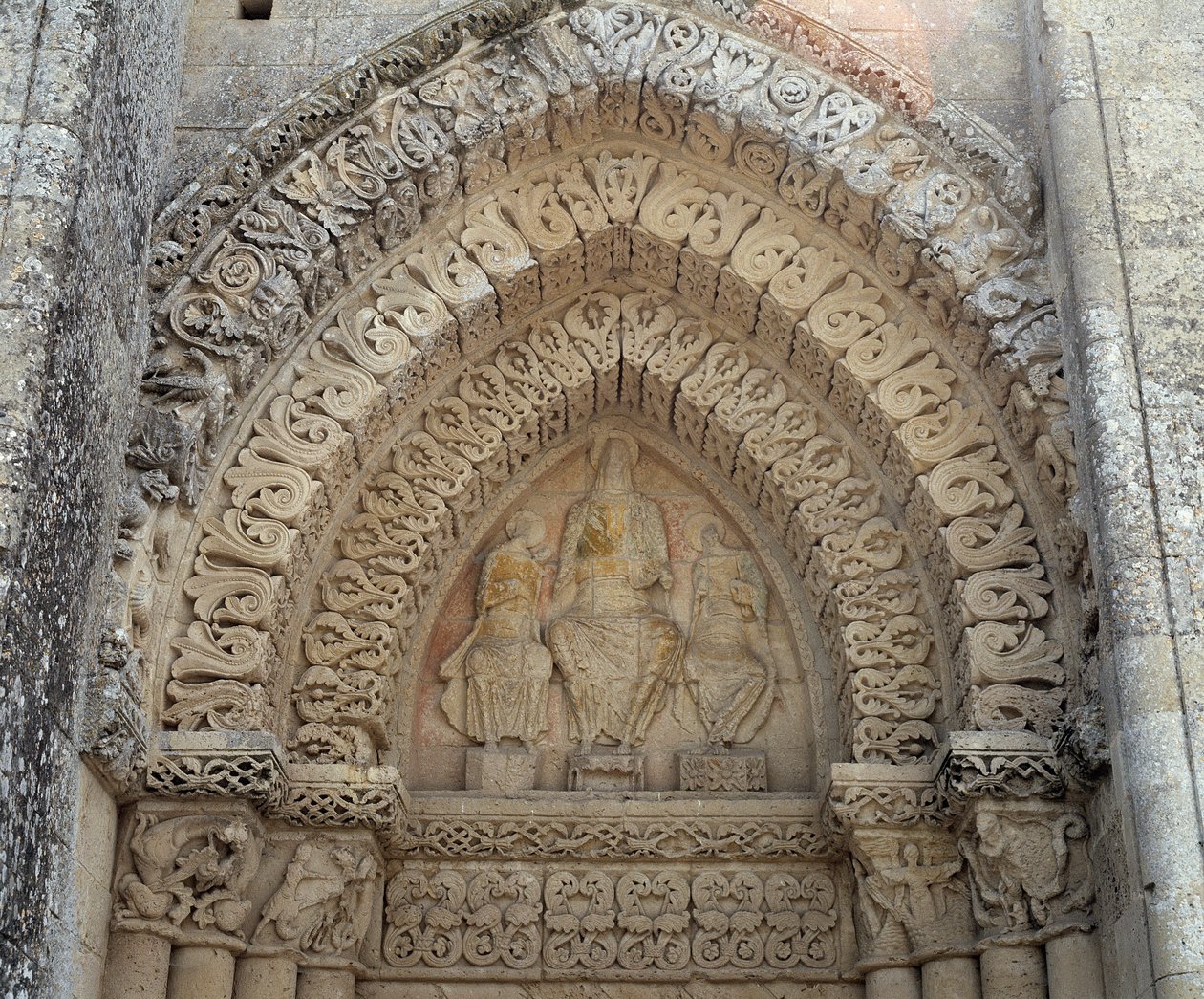 Kristus i herlighed mellem Paulus og Sankt Peter, falsk portal (skulptur af Romanesque