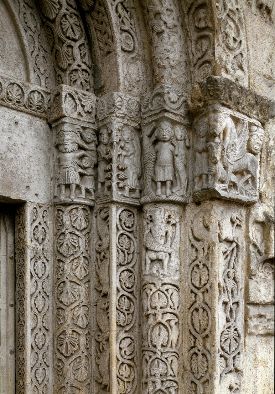 Detalje af facaden højre side af porten til basilikaen, tidligt 12. århundrede (fotografi) af Romanesque
