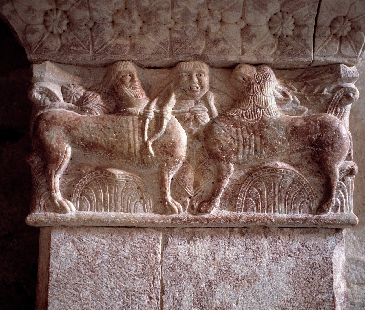 Jagtscene, udskåret hovedstad i Priory-tribunen af Romanesque