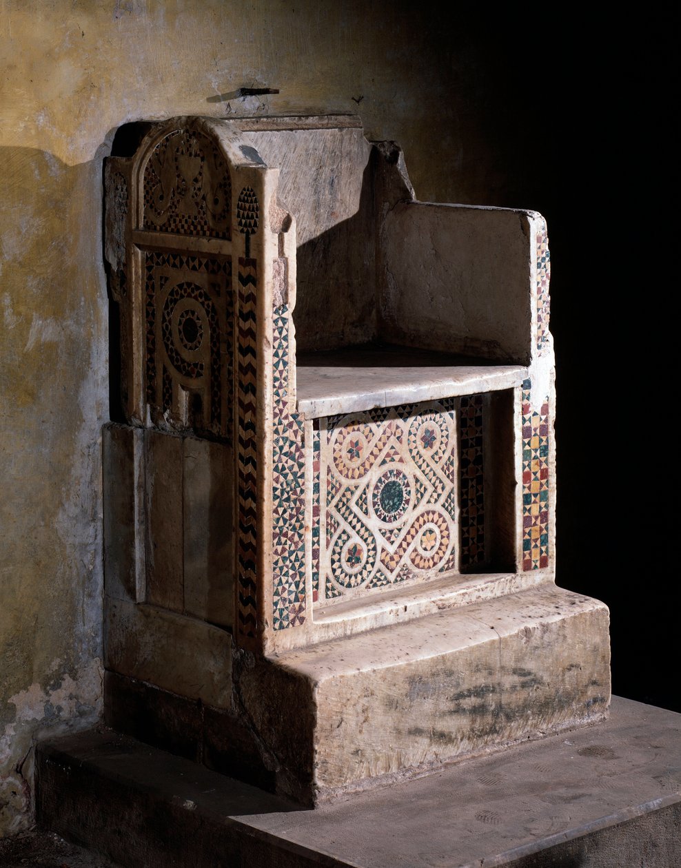 Marmor- og mosaikstol af modpave Clement VII, kosmatesk stil af Romanesque