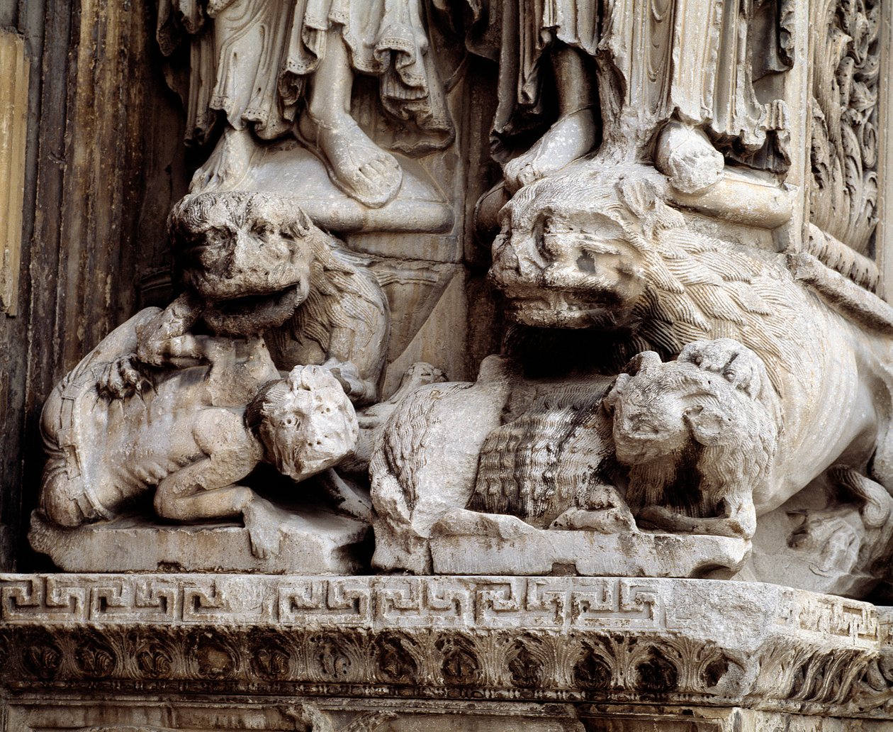 Monstre. Udskåret støtte af en søjle af Romanesque