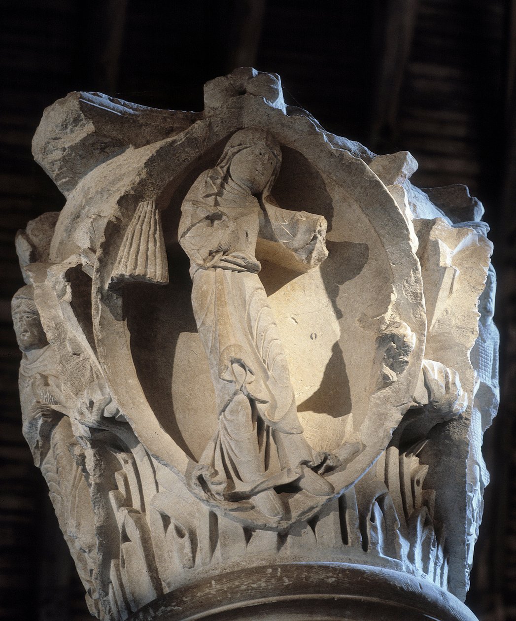 Forsigtighed: Korets hovedstad (skulptur af Romanesque
