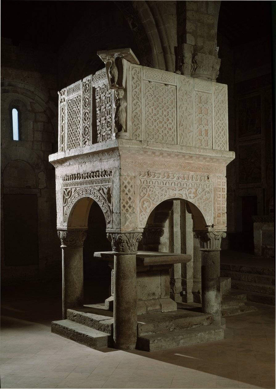 Romansk kunst: prædikestol i kirken dekoreret med marmor og relieffer, kirken St Maria maggiore (Toscana, Italien) af Romanesque